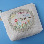 お花と小鳥の刺繍ポーチ