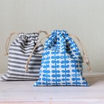 残1＊北欧＊ふた葉のマルチ巾着＊リバーシブル＊ポーチ＊デジカメケース＊通帳ケース＊
