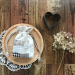 ＊ 大人ガーリー ＊ 毎日使いたい リネンと刺繍の 巾着ポーチ