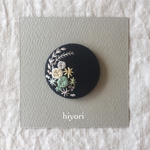 刺繍ブローチ