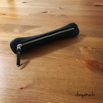 【black】シュランケンカーフで仕立てたふっくらちもちスマートペンケース