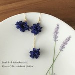 ★再販★紺ネイビーお花♪ゆらゆらピアス　■1点もの■
