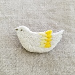 そよ風とりさん刺繍ブローチ(イエロー)
