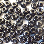 ヴィンテージチェコシードビーズ　黒2.5mm