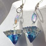 水色綺麗な三角形ピアス♪(イヤリング等金具変更可)