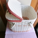 ふたが両側に開くバスケット