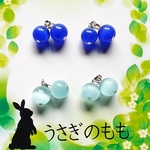 コロコロキャッツアイの可愛いピアス（ブルーと水色）