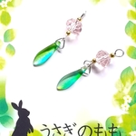 チェコダガービーズのゆらゆらピアス（グリーン・ピンク・ブルー）