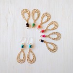 小粒ウッドビーズのドロップピアス 夏 金属アレルギー対応 チタン 樹脂ピアス イヤリング 樹脂ノンホール