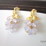 天然色ブルーカルセドニーのボタニカルチタンピアス☆