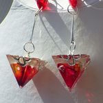 鮮やかな赤が綺麗な三角イヤーカフ(ピアス等金具変更可）)