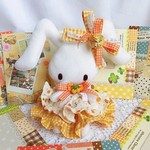 フルーツ柄ドレスのうさぎさん