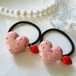 【SALE！】苺の果肉入りハートマカロンのヘアゴム♪