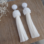 ♪送料無料♪【Jellyfishシリーズ】ビーズ刺繍×絹糸タッセルのピアス(イヤリング)／オフホワイト