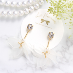 揺れる花びらピアス/イヤリング