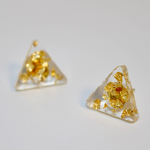 透明感！金箔の三角ピアス