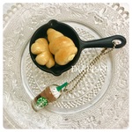 本物ミニチュアパンのスキレットキーホルダー♡チャーム付き