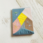 送料無料♬刺繍とパッチワークが贅沢な折りたたみミラー♬
