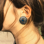 ヴィンテージ調 コンチョ   デイジー フラワー ダークグリーン ピアス 1ペア 28mm  シルバー 