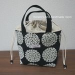 ♡smap1076様専用ページ♡　洗える！保冷お弁当用トートバッグ　北欧風　サークルフラワー　ランチトート　ブラック