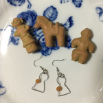 レッドアベンチュリンとワイヤーの、古墳ピアス