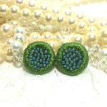小さな丸 ビーズ刺繍のピアス