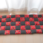 【 kum...様オーダー品 】極厚タイプ　52cm×130c,m　黒猫パッチワーク　キルトマット　長座布団　キッチンマット　kukka249