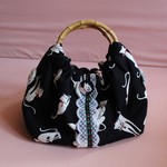 レトロな白猫さんバッグ＜黒地＞