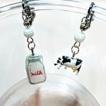 ホルスタインとミルクのイヤリング5a(ピアスに変更可) 