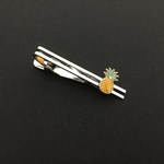 パイナップルのネクタイピン