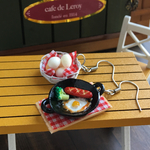 朝の卵料理　ピアス