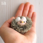 *刺繍糸の小鳥さんと卵*