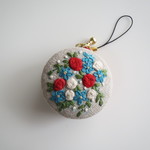 刺繍のマカロンポーチ（R）