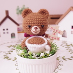 ひとやすみ:コーヒーカップを持ったクマさん
