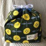 ボタンのような花の巾着