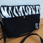 tytnte様専用~ちょこっとのお出かけに便利なスマホポーチ(ゼブラ②マチあり)
