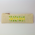 花の刺繍のスリムなペンケース