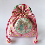 女の子の刺繍ポーチ