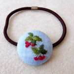 ジューンベリー刺繍くるみボタンヘアゴム
