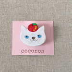 陶土のねこのブローチ(リンゴ猫)