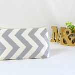  《再》2ポケット付たっぷりメイクポーチ◆chevron gry