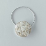 シルバー〈ホワイト〉刺繍ヘアゴム