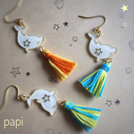 シロイルカとタッセルのピアス