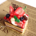 四角いベリーケーキのミニアクセサリーボックス