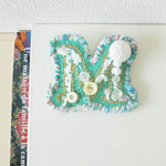 布刺繍アルファベットブローチ【M】