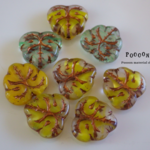 green*yellow matty leaf  チェコビーズ 10個