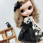 ブライス　リカちゃん　ワンピース  フリル  モノトーン