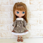 22cmドールサイズ　茶色の花柄のワンピース（リカちゃん、ブライスなど）