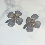 クリアグレー  フラワーピアス  花のピアス