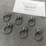pierce or earring